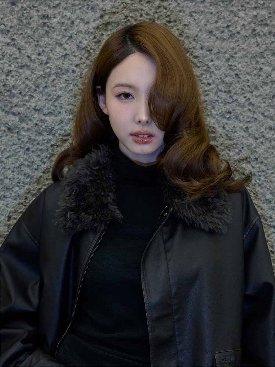 godmitzu's tweet photo. NAYEON FOR GROVE 2026 WINTER COLLECTION https://t.co/b1kaS3c1fO
