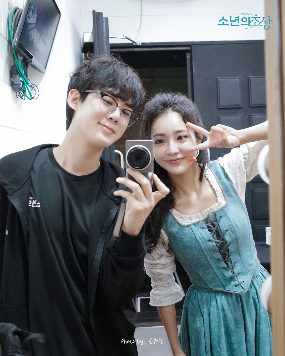 rnbtheatre_kr's tweet photo. [뮤지컬 #소년의초상] 🎨💐

📷 막공 D-6
추억의 사진 대방출 #3

"가장 반짝였던 우리의 세상" 

(Photo by. 유현 야코포)

2026.07.28 - 10.18
대학로 TOM 2관 https://t.co/5PqOVtDB95