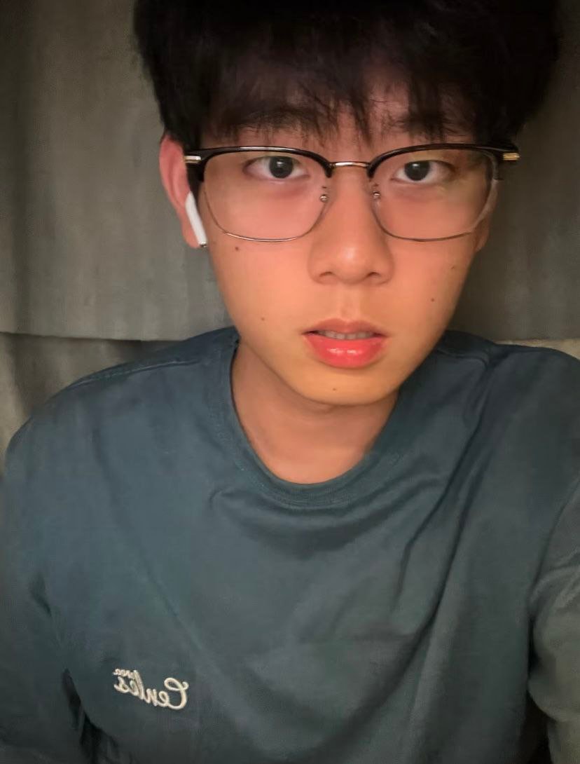 Suresh68328467's tweet photo. 寝室系列库存，裸睡被上铺的同学偷拍，这样看起来我的臀也很圆润，有哥哥想压上来吗？ https://t.co/ptbB4Ie1XB
