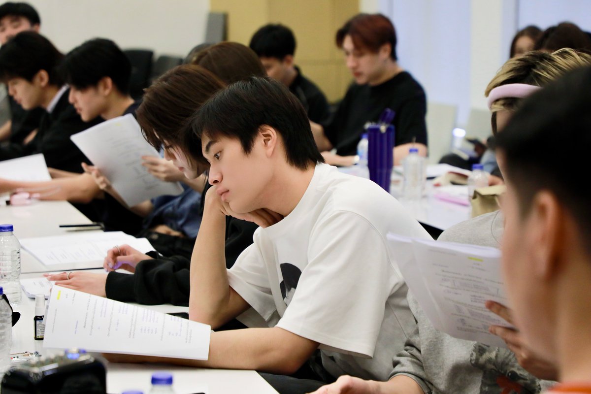 LoveofSiamGMMTV's tweet photo. READTHROUGH | 'รักแห่งสยาม The Musical' 🎶
#รักแห่งสยามTheMusical

🔗 MORE INFO : https://t.co/Z67yDUOM5h

#GMMTV https://t.co/6HfPPRfE3r