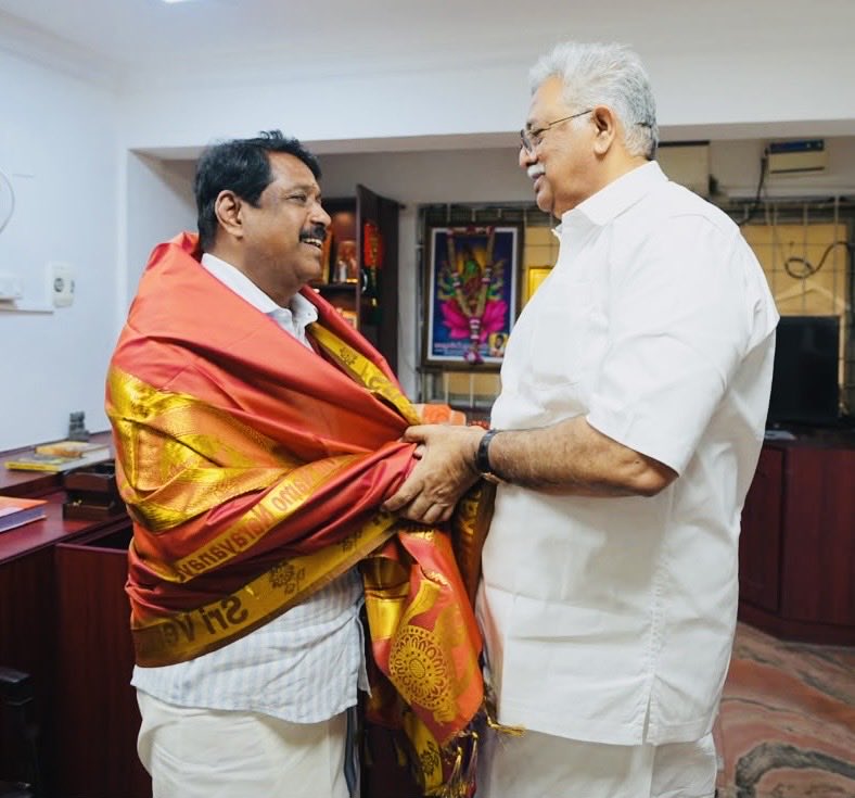 RaArjunamurthy's tweet photo. நேற்று, மாண்புமிகு பாரதப் பிரதமர் திரு. @narendramodi அவர்களின் வெற்றிகரமான சென்னை விஜயம் குறித்த எனது மகிழ்ச்சியையும் பாராட்டுகளையும் தமிழக பாஜக மாநிலத் தலைவர் திரு. @NainarBJP அவர்களுடன் பகிர்ந்து கொண்டேன். மேலும், அவரது அமெரிக்கப் பயணம் இனிதாகவும் வெற்றிகரமாகவும் அமைய வாழ்த்துகளைத் தெரிவித்துக் கொண்டேன்.

#BonVoyage