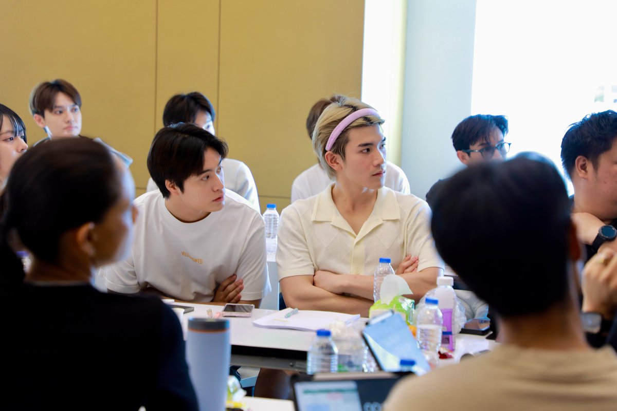 LoveofSiamGMMTV's tweet photo. READTHROUGH | 'รักแห่งสยาม The Musical' 🎶 
เปิดห้อง Auditorium อ่านบทกันไปเรียบร้อยค่าา บรรยากาศสนุกสนานมากๆ และเป็นครั้งแรกที่นักแสดงได้เจอกันแบบครบทุกตัวละครด้วย! ฝากติดตามและส่งกำลังใจให้พวกเราด้วยน้าา ❤️ #รักแห่งสยามTheMusical 

🔗 MORE INFO : https://t.co/Z67yDUOM5h

#GMMTV https://t.co/LtzUC2A6n7