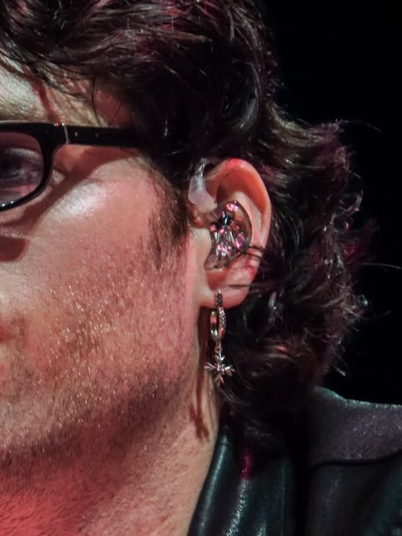 dailylearring's tweet photo. he looks so real here https://t.co/VEA1gBl0vc