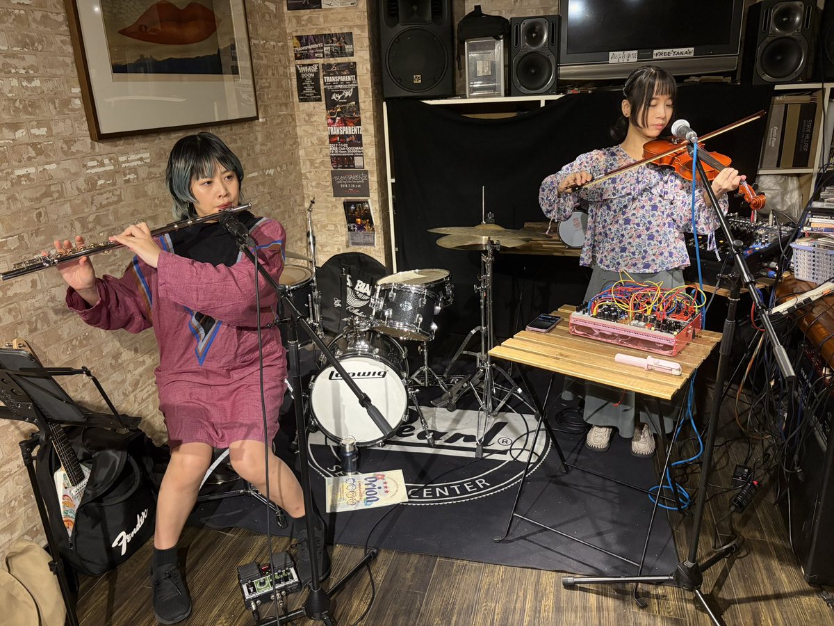 BarIsshee's tweet photo. 本日12日は、hamachi+Momose Yasunagaデュオ、初のフルートとバイオリンバージョン。

予約無しでも入場できます。

ライブは20時より投げ銭制です。 https://t.co/IyBMMPmw4O
