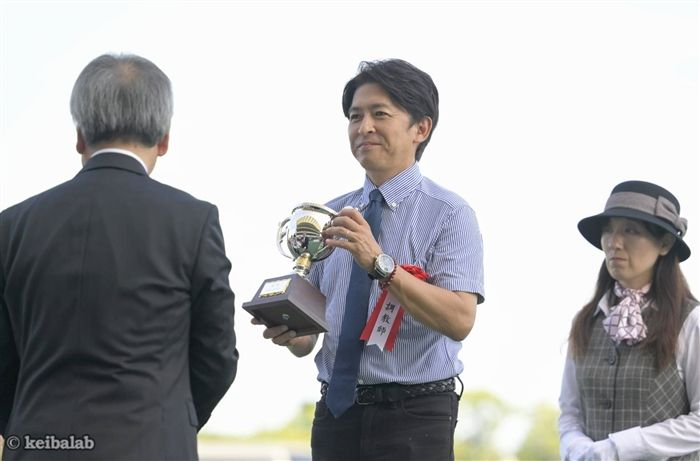 keibalab's tweet photo. 【騎手でも🥇、調教師でも🥇】
福永祐一調教師は騎手時代に南部杯2勝。調教師としても南部杯制覇。

今日は東京メインをアスクセクシーモア、京都メインをダイヤモンドノットで制覇しており、"完全制覇"となりました。
#メイショウハチロー #吉原寛人 #福永祐一 #南部杯
https://t.co/cDSX8D36Dx https://t.co/hSDvAH53WN