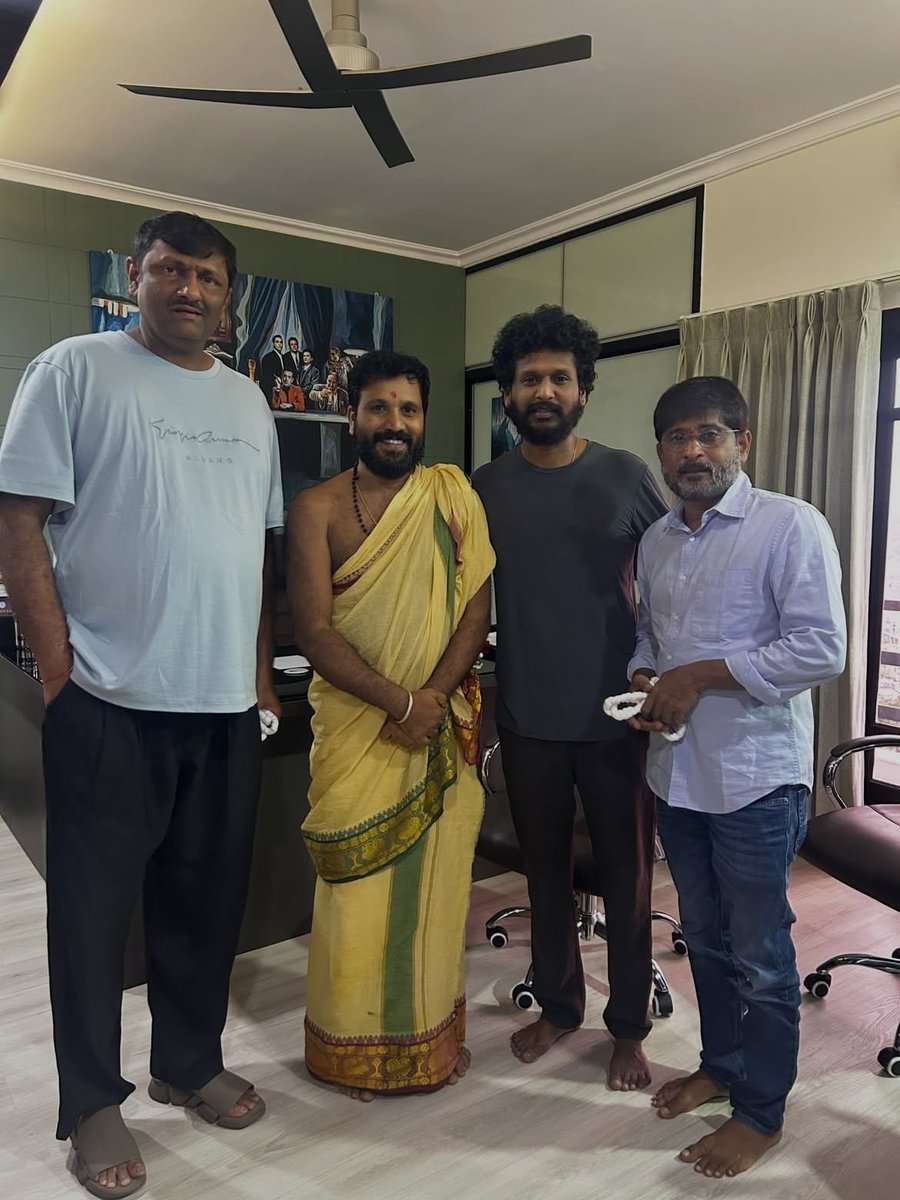 CareOfAlluArjun's tweet photo. #AA23 Exclusive Picture From Pooja in Office

@AlluArjun @Dir_Lokesh https://t.co/5JRytOHcbH