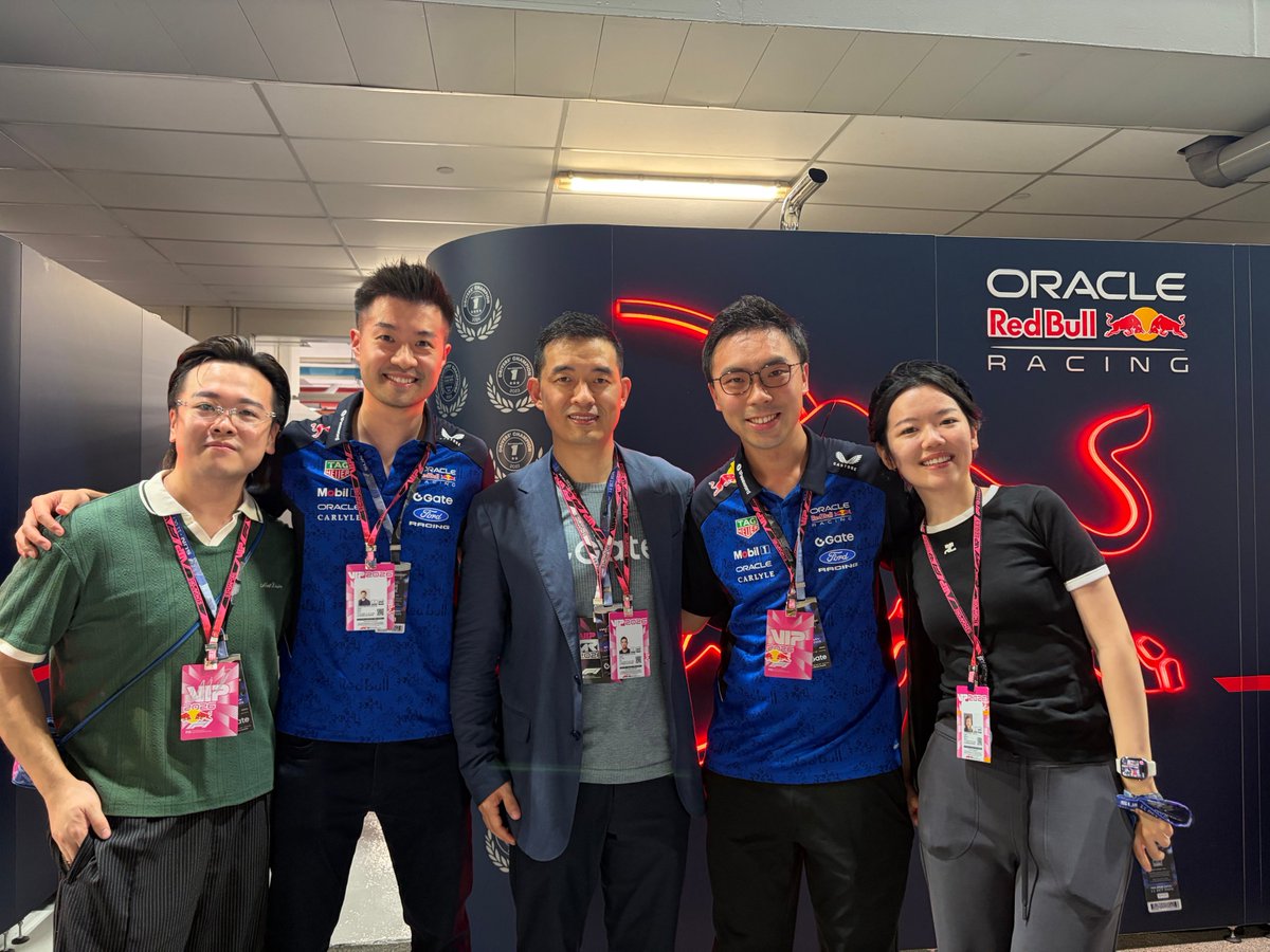 Gabitreviry's tweet photo. 🏎️ 解锁 F1 围场探访体验！✨  

很开心能来到 Oracle Red Bull Racing 现场，感受顶级赛车团队的速度与激情🔥  

从赛场到科技，从竞技到创新，每一次近距离接触都能感受到极致的专业与热爱。

感谢Gate给的机会，也很高兴和大家一起留下这份特别的回忆！ 

#F1 #RedBullRacing #OracleRedBullRacing https://t.co/HAvpBNKPjO