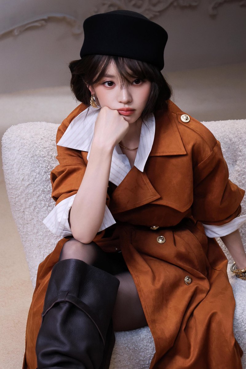 yocubuka's tweet photo. 秋、美女の季節🍂 https://t.co/8qiDKTtoH6