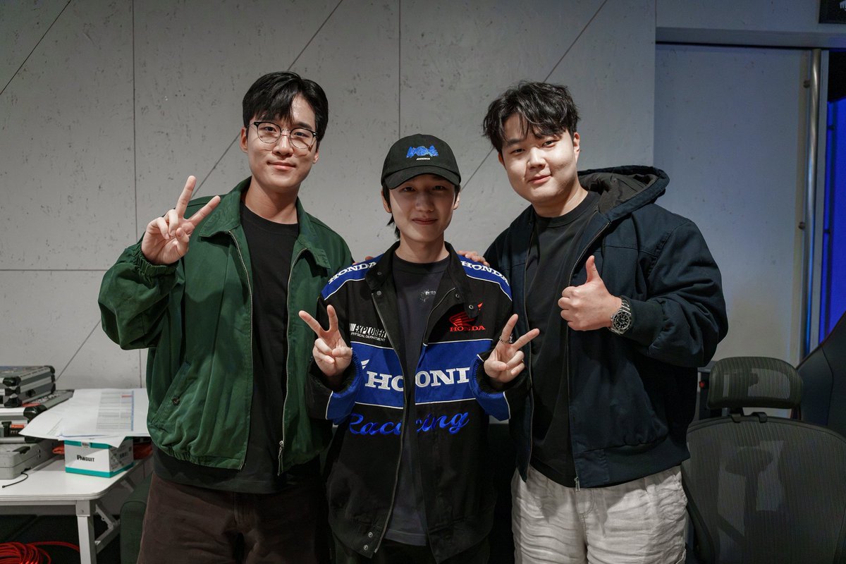dearyhyeokie's tweet photo. [MV SCREENING] Faker, Peanut, Untara and Huni https://t.co/sAbaiCHdkm