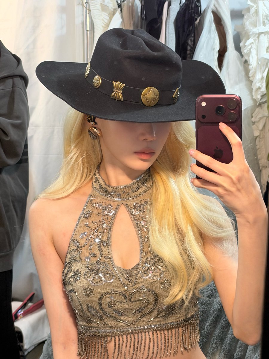 icurina's tweet photo. save a horse ride a cowgirl or whatever https://t.co/TFhOaZnswT