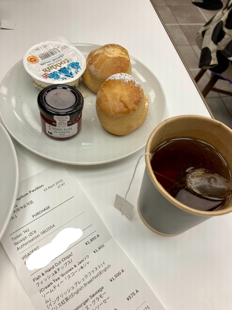 mgmgchiikawa's tweet photo. 万博の思い出
英国パビリオンのスコーン
何回かレシピ変わってました
大きなスコーンになってたな…
初日← 7月↓ 8月→ https://t.co/CXzNbfagZw