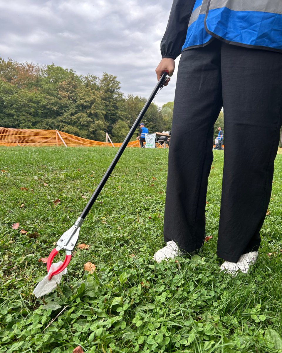 PhilipMorris_CH's tweet photo. 80 collègues, 3 heures et un bel impact ! 

 À Lausanne, notre #WorldCleanupDay Day a permis de collecter 2 600 mégots, 91 bouteilles en verre, 42 PET, 102 canettes et près de 60 kg de déchets. 

En savoir plus sur notre engagement contre le #littering : https://t.co/ydURtxoCsE https://t.co/BrGJsrnzkD