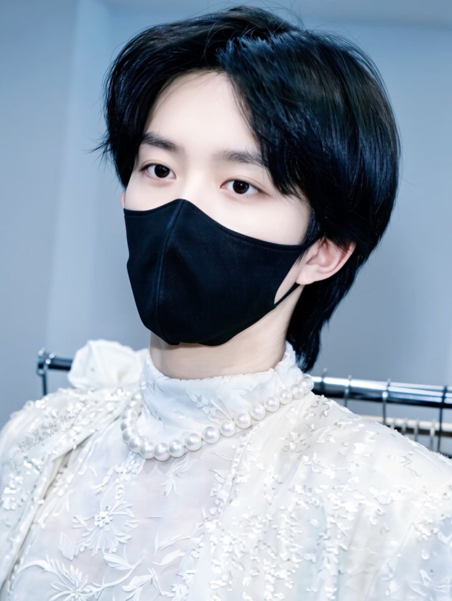 xinggan1125's tweet photo. Forever simp for his forehead and bareface 🥰😍🩵💙🦋
​#HuangXing #EliotHuang #黄星 https://t.co/Yf5SdQVj0B