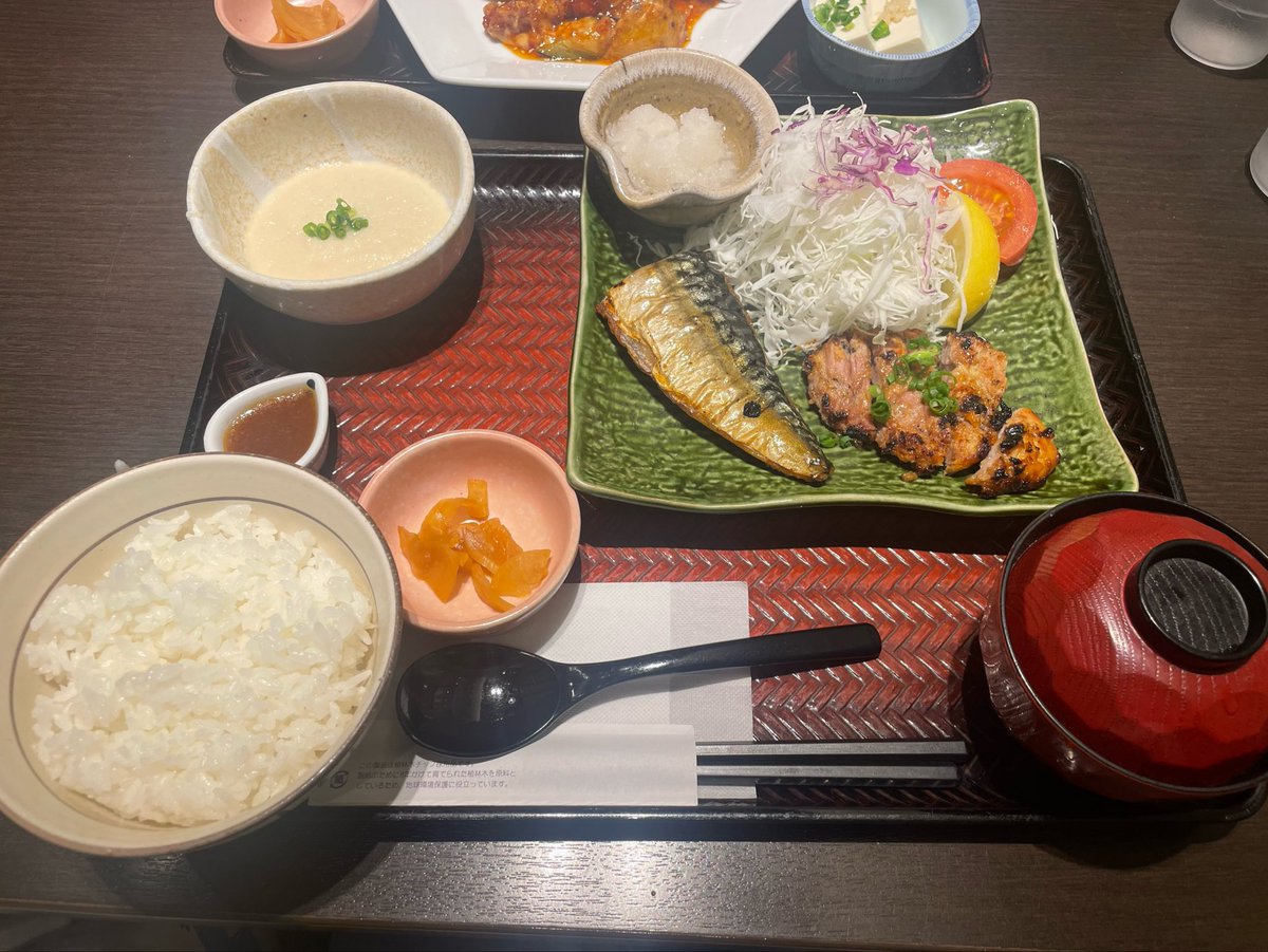 Trs19058641Jam's tweet photo. 🍞のついでに大戸屋🏐コラボも行ってきました♪
グッズ販売のお店決まってたのね💦知らなくてお昼食べてグッズ販売の店でコラボスイーツ食べようと思ったら売り切れでまさかの昼夜2食続けて同じメニュー食べるっていうね🤣 https://t.co/9jJ5J63Rbv