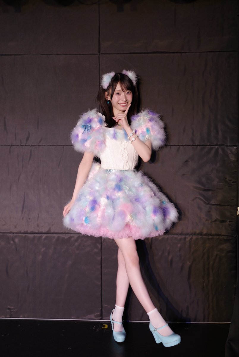 Hiyuka_1007's tweet photo. 「純情ソーダ水｣の衣装可愛すぎる🩵🫧👑💞 https://t.co/0cufcJ6DN4