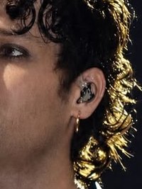 dailylearring's tweet photo. rare gold hoop sighting https://t.co/Z8vEvqVgQ2