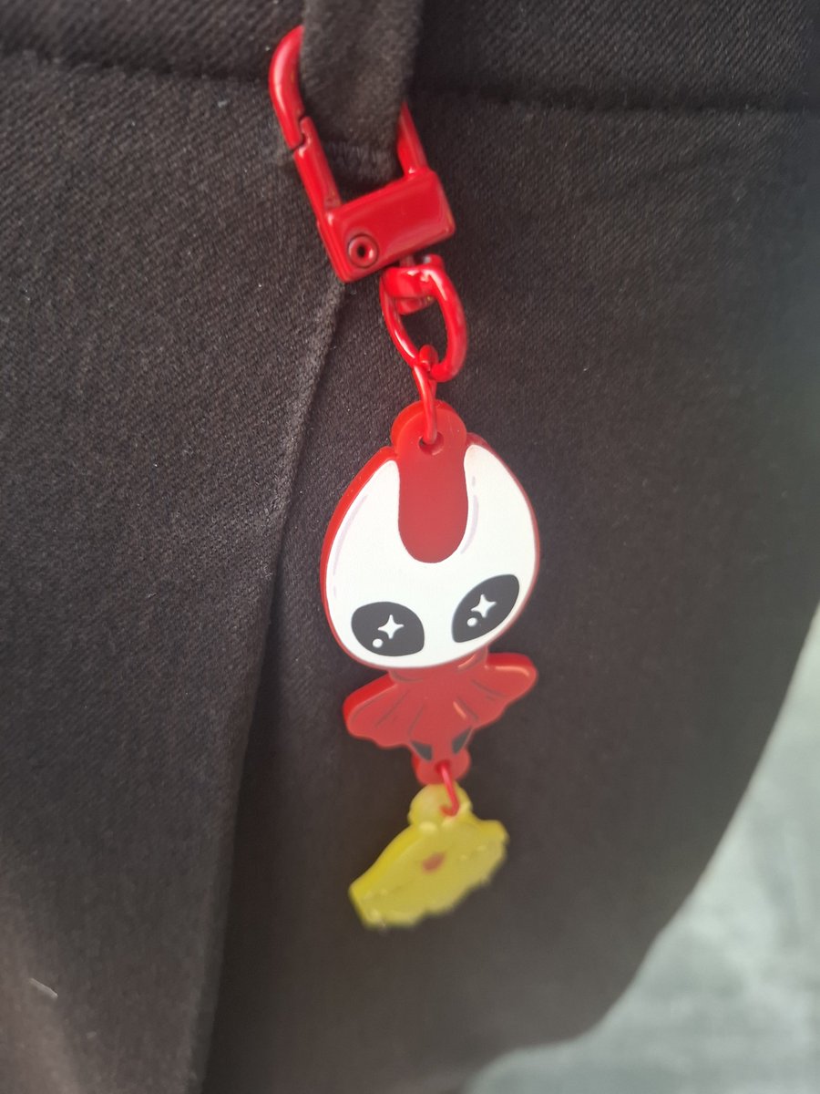 HaluaNo6's tweet photo. Quand je ne bossais pas j'ai pu vider mon compte en banque à l'artist alley (would do it again, especially at @microcake's booth) et SPAMMER les bornes de Groove Coaster (@AurryNDS caught you rhythm gaming 🫵) c'était trop cooooool je veux une borne à Toulouse !!! https://t.co/KdAuBvxGVV