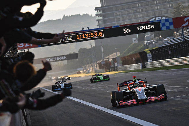 mugen1973's tweet photo. SUPER FORMULA Rd.9-10 富士スピードウェイにおける応援誠にありがとうございました。ファイナルラップまでの皆様の熱いご声援に支えられて第10戦では今シーズン初優勝を獲得することができました。次回　最終戦　鈴鹿大会も応援宜しくお願い致します。

#TEAMMUGEN #AUTOBACS #SFormula
#野尻智紀 #岩佐歩夢 #Honda #HRC #PoweredByMOTUL