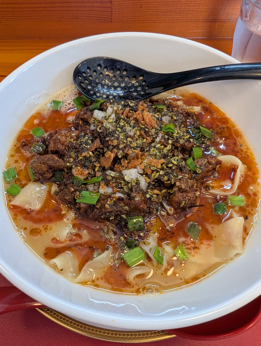 real_hojo's tweet photo. 『麻辣リブスジ麺 ピラニア』食べました。しっかりシビレを感じられて、でも食べやすく美味しかったです。また食べたい😀
RIZINTシャツ反応していただきありがとうございました！
#このせか
#ラーメン https://t.co/hfea9YrLw6