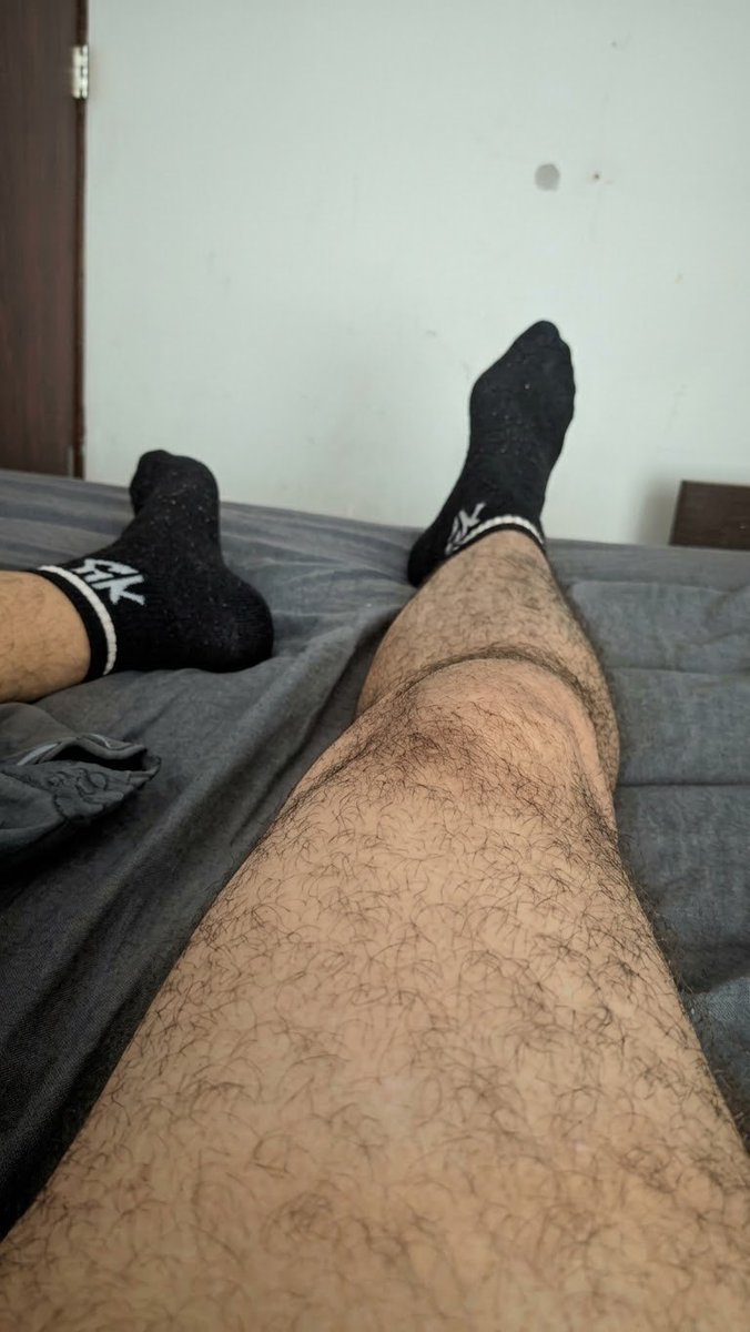 Alberto877094's tweet photo. Ya me toca las piernas o los pies 🤤😍🧦 con calcetines 😎 algo nuevo https://t.co/XIFEaK9ghh