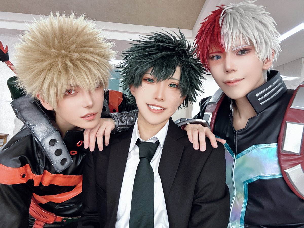 mahiru_327's tweet photo. プロヒーローオリジン組(1名現役教師)
でした！！cos MHA https://t.co/rqvozjOWfa