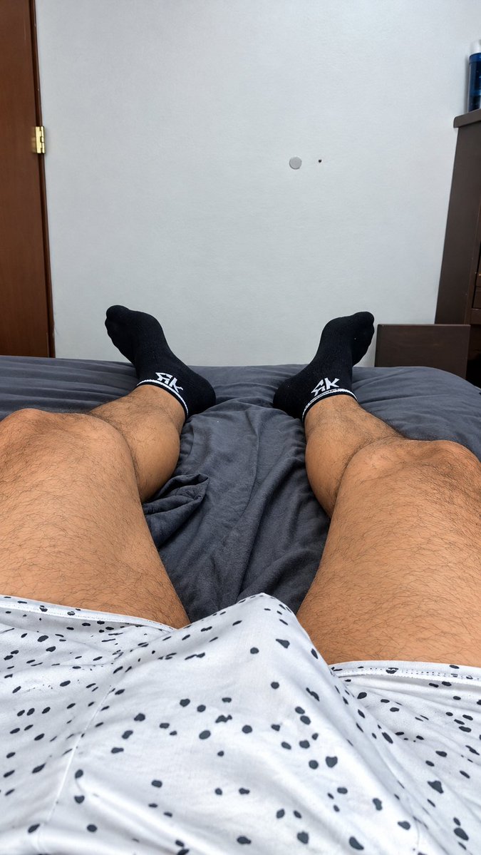 Alberto877094's tweet photo. Qué escogen el boxer o el pito 🤤🧦😎😏 necesito una masturbada https://t.co/9jt6Mvtif0