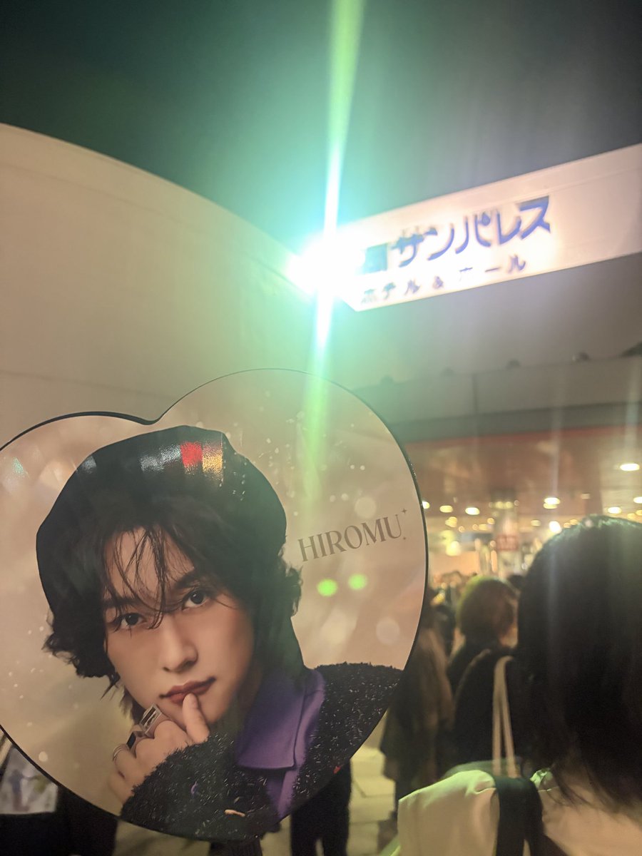 h_yu8181's tweet photo. 福岡最高でした😭❤️
本当に好きすぎてどうにかなりそうです💓
cHaRmもいい人たちばかりで
ロろロスだけどcHaRmロスでもある😿
ROIROM💞cHaRm💞護華族💞あいしてゆ〜🫶🏻 https://t.co/Tv4MrtmVkY