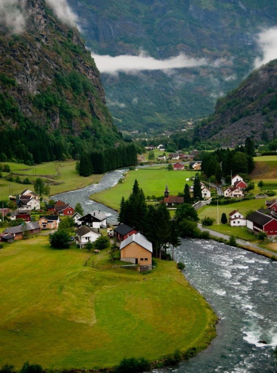 onllycutestuff's tweet photo. Norway countryside https://t.co/RRVF39aqZM