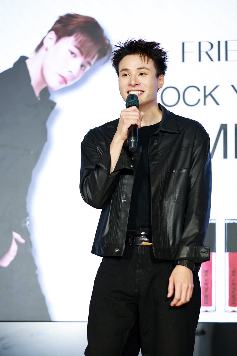 bbellkw's tweet photo. 111026

อัยมุ😚

#FriendlyMexMichael
#michaelkvs 🧸🫧˚ ✩ https://t.co/Gh9RoanEdQ