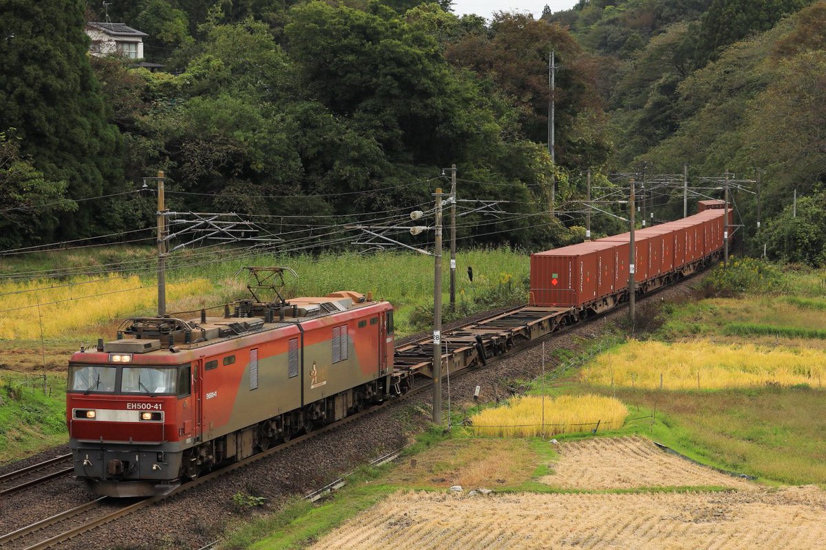mars_9485's tweet photo. 26.10.12  EH500-41+ｺｷ9B
自衛隊機材輸送　東北本線

火薬類運送規則16条1項、3項、4項に基づく編成…勉強になりました☺️

それを知るとこの編成が美しく感じます😆 https://t.co/zXj2R8qvbb