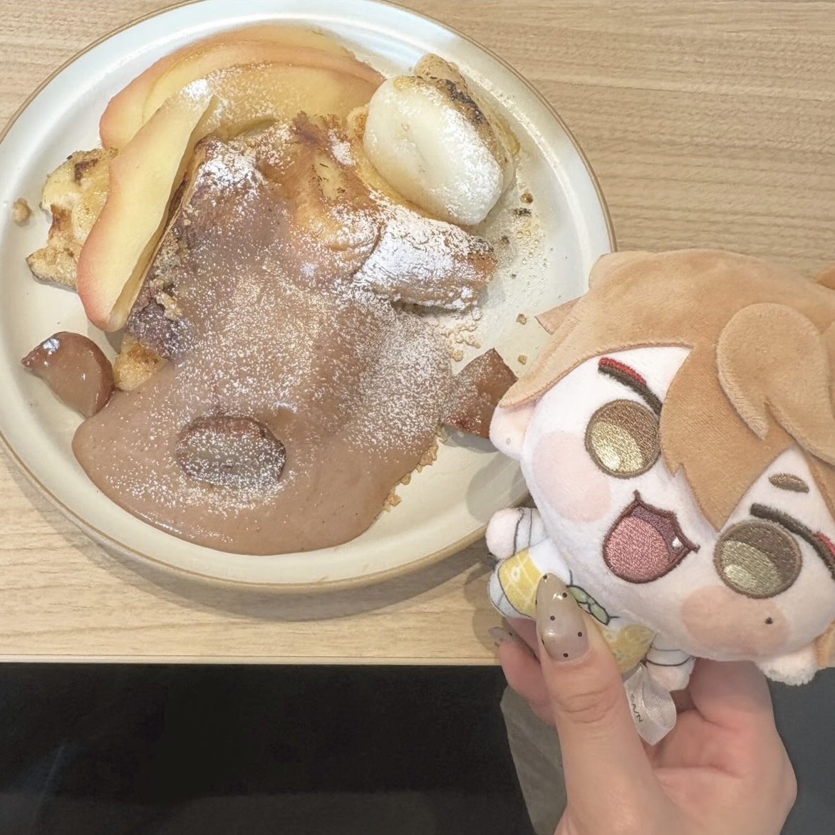 chamii_o0's tweet photo. 大好きなフレンチトースト屋さん行った😽
数量限定のリンゴとマロンのフレンチトースト食べられて幸でした⸝⸝⸝
店主の方も優しくて素敵空間だし、ハロウィンのプレートもあったので、皆様もぜひ行ってみてくださいませ〜！ https://t.co/eHETueDO7Y