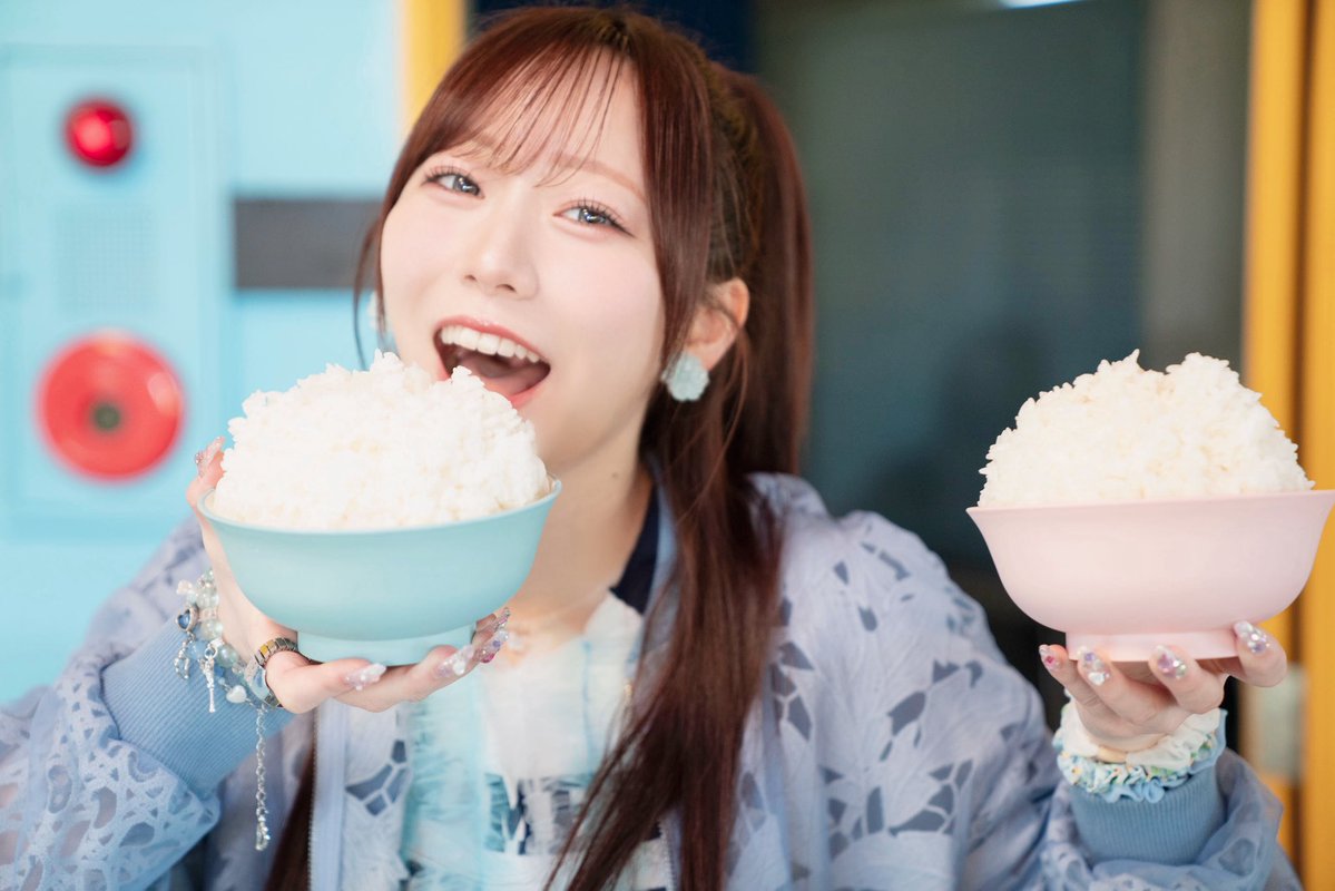 FRUITS_ZIPPER's tweet photo. 白米とまなふぃ🍚🩵

@manafy_fz0422 
#FRUITSZIPPER #ふるっぱー 
#フルーツジッパー https://t.co/FefMM0fE3s