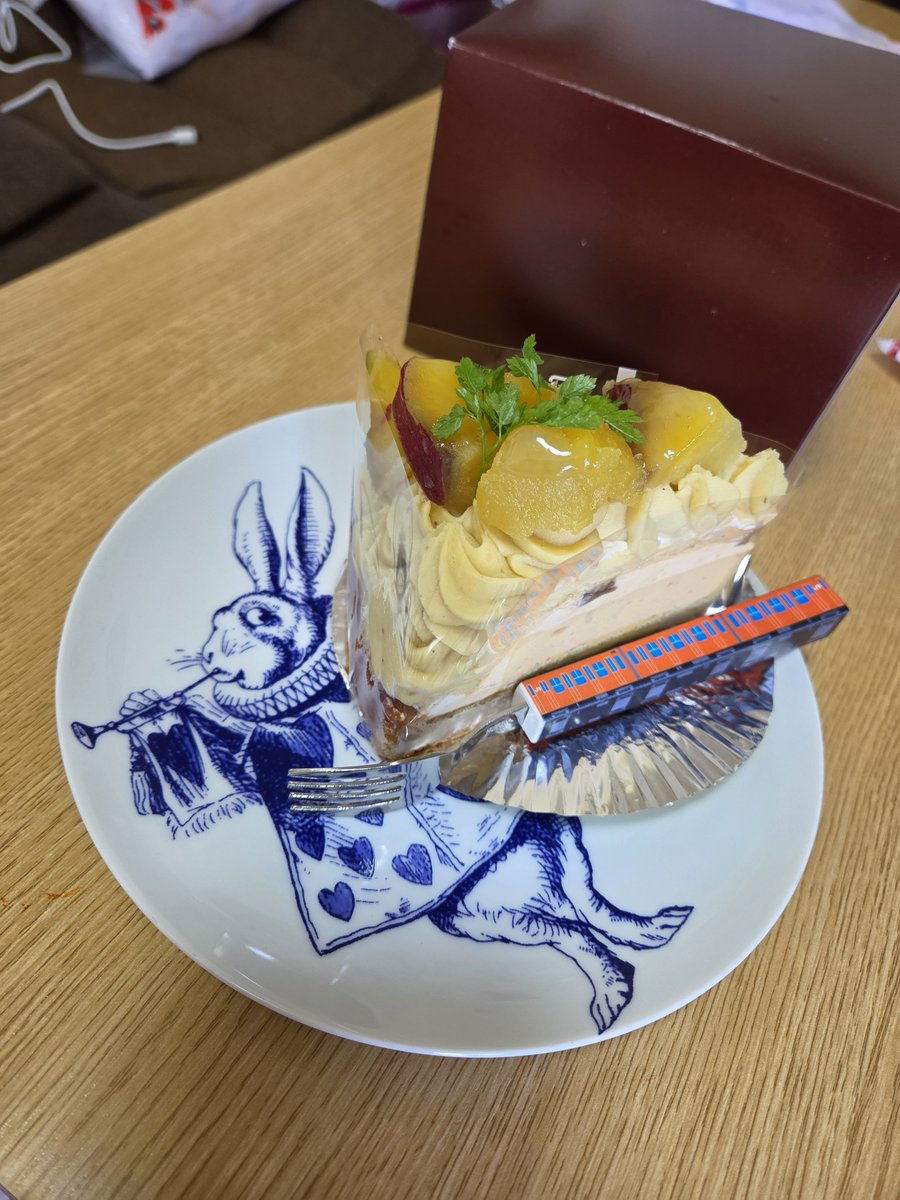 123tmr513's tweet photo. ２０回以上食べてる 近くのケーキ🤍

さつまいもモンブランタルトとかいう好きすぎるケーキ売ってるの知って早速🤤‼️

思ってた以上に美味しい💮💯

モンブランペーストも中のクリームにムースも美味しいしタルト生地もサク美味😲‼️‼️ https://t.co/0qbFPqYdRd