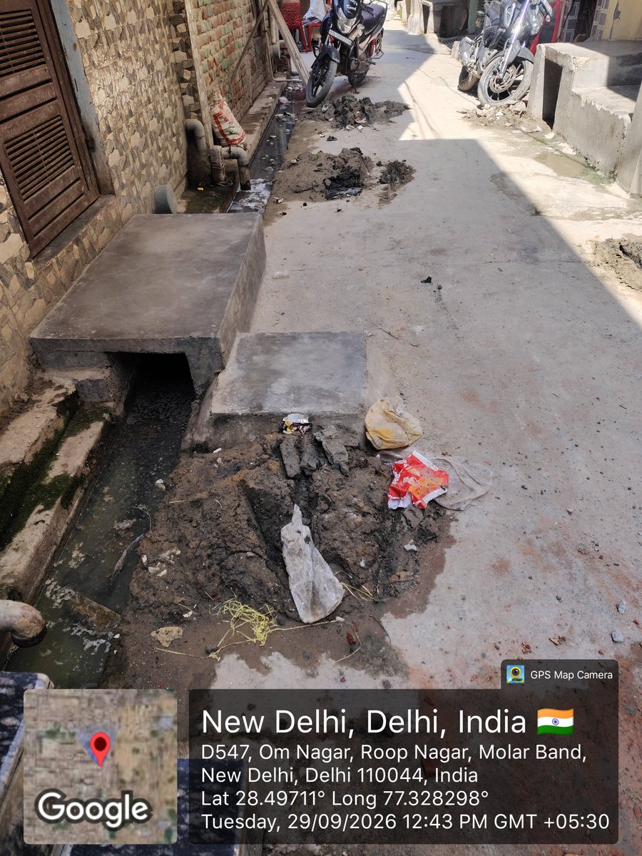 Amarpalsaini2's tweet photo. एक खास तरह का भ्रष्टाचार और कामचोरी @MCDdelhi @SDMC_Official में चल रही है। MCD 311 App पर धड़ल्ले से कॉम्पेंट्स को कर्मचारियों द्वारा सिर्फ घर बैठे फोटो डालकर सॉल्व किया जा रहा है लेकिन गंदगी और कूड़ा सड़कों पर 25 sept. से वहीं पड़ा है। @LtGovDelhi @CMODelhi Zero Accountability https://t.co/UHD9cAoBfp