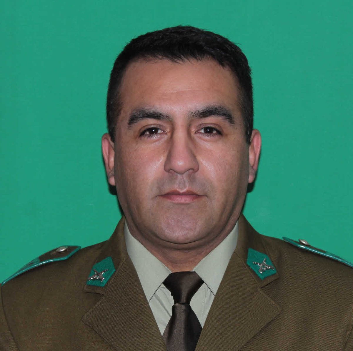 ClaudioCrespoG's tweet photo. Un día como hoy en el 2022 falleció el cabo 1ro de @Carabdechile Gastón Hermosilla Sáez QEPD, en un volcamiento del Mowag mientras patrullaba la zona de Tirúa. 

Honor y gloria a los que por la Patria mueren. https://t.co/ubwqxqAD9R