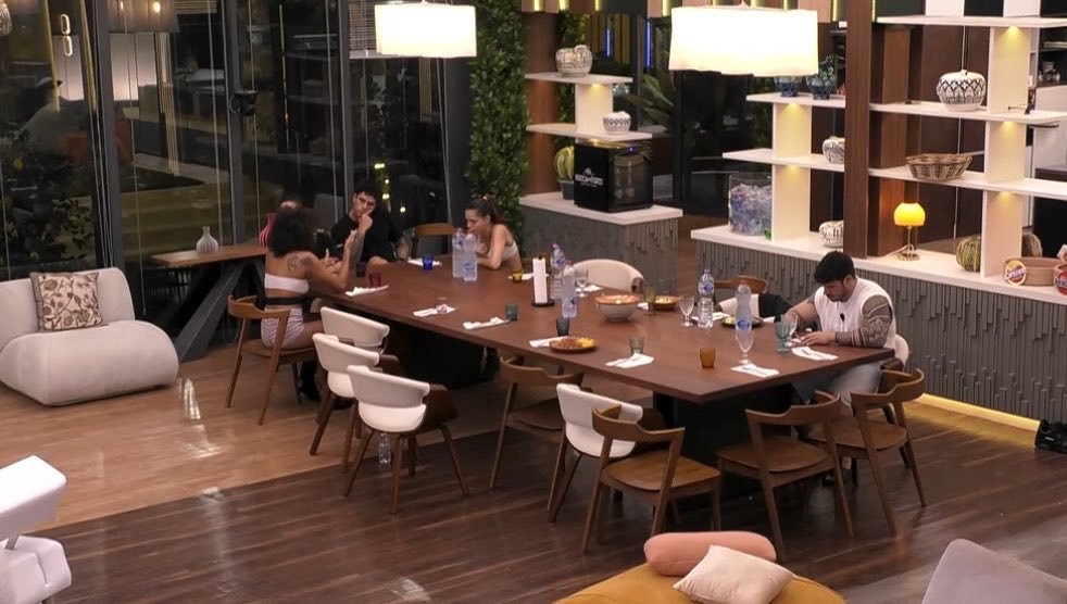 maryjksj's tweet photo. #stopalbullismo #iostocondanto #dantiners #padrespiers #gfvip https://t.co/0X2gkpcY84