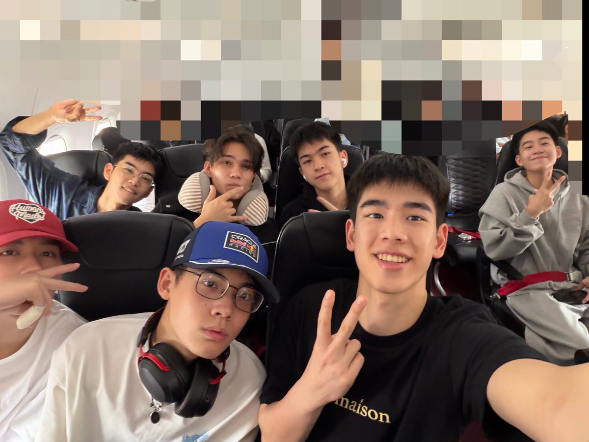 ujeenayp_'s tweet photo. ไปไหนกันน้าาา 🧐🤯✈️
#ujeenayp_ 
#แก๊งนมผง 
@yugeneyaknonmak @heroaschawinn @ideaissleeping1 @vinoyrn @Bboss_sasakrit @Bossue_suphanut https://t.co/ifDCxfCrxf