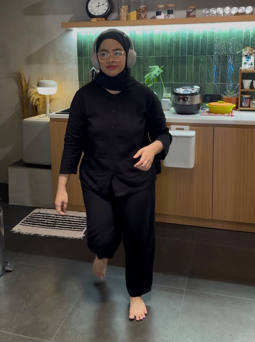 calyamarinaa's tweet photo. Hasil praktekin saran Bang Ade Rai!
33 th ibu satu anak berhasil balikin BB ke 50an. Diet tapi masih bisa makan nasi dan ngopi enak. Tanpa suntik ke klinik/minum pil diet. https://t.co/Nv1cySXjx6