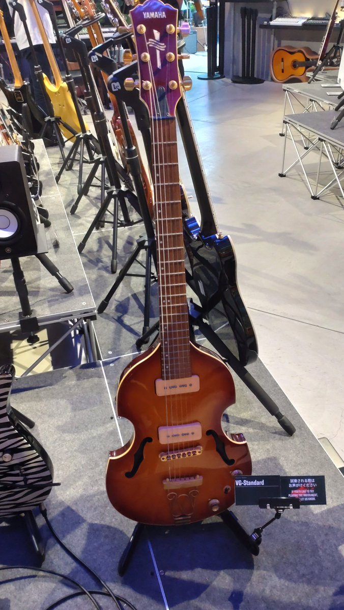 sleepwellma's tweet photo. そしてこのASKAさんモデルも相当貴重ですね。
#ヤマハギター60周年 #ASKA https://t.co/HrZDLRUe2Y