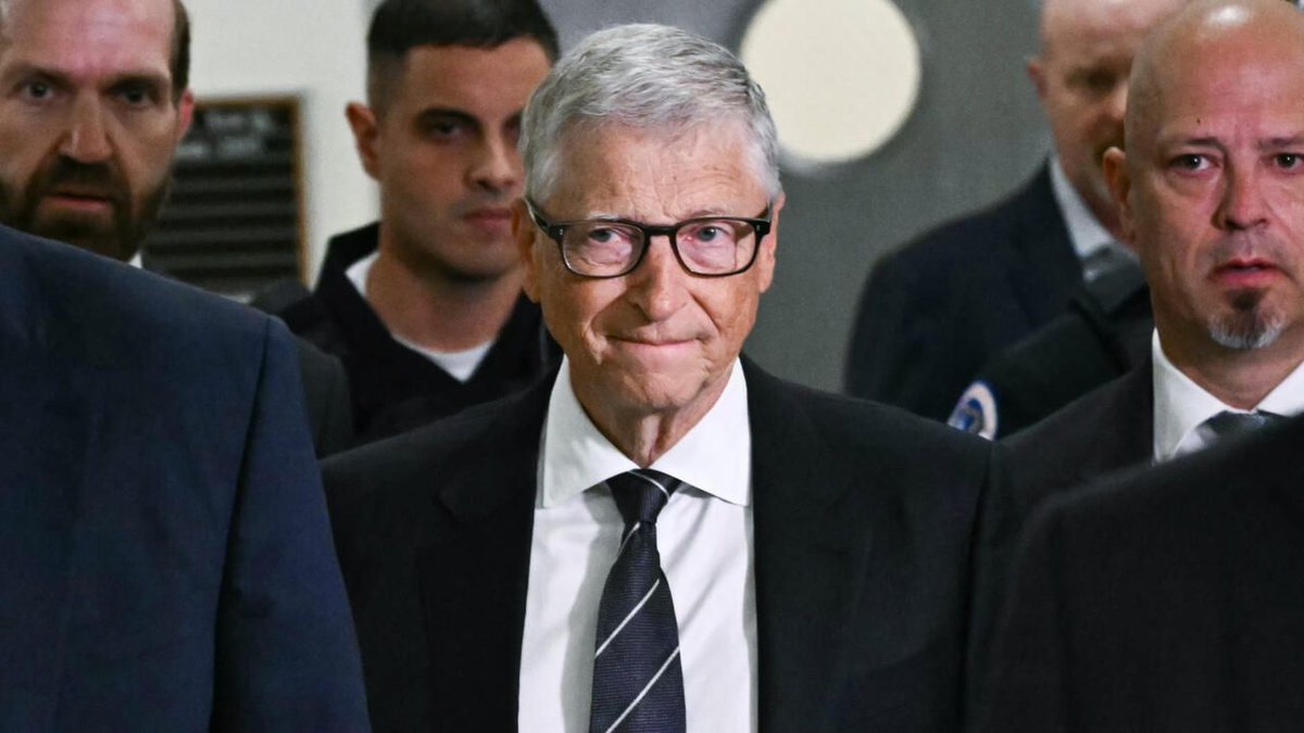 chadriyo's tweet photo. 🤖 Bill Gates says AI cyberattacks are the biggest near-term risk — "a lot of negative surprises" within a year as bad actors strip safeguards off the latest models.

Yeah that tracks. #AI #BillGates https://t.co/UAJQpONJ2T