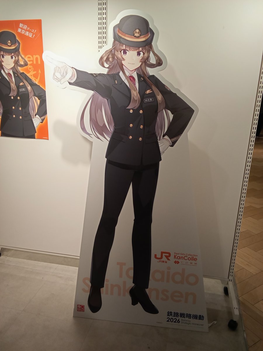 ransim5's tweet photo. 渋谷のHMV行ってきた
売り切れは半分くらいでした
アイドルのフロアと一緒のとこで引いちゃったよ
KPOPのグッズの写真撮ってる若い女の子の隣で金剛の写真撮ってきた
＃艦これ https://t.co/Lsn3y6vBaQ