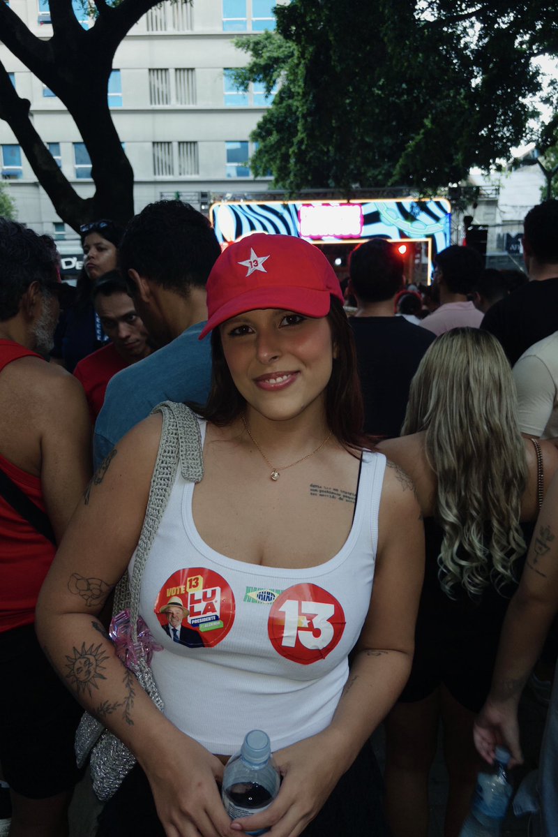 liliaripilica's tweet photo. to com inveja da minha eu do futuro que já apertou 13 e confirma na urna ✊🏼❤️⭐️ https://t.co/wHeJnMMp0y