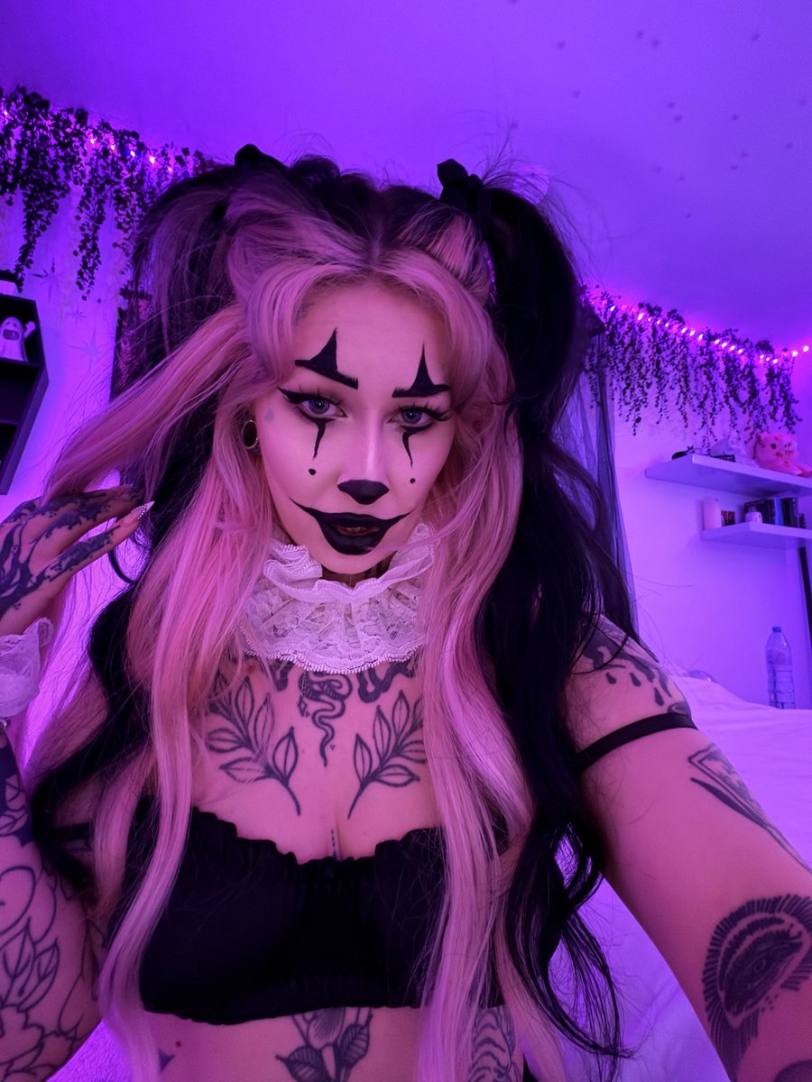g00nbbyy's tweet photo. i wanna be a clown girl every day ^^ https://t.co/bg74ubnli5