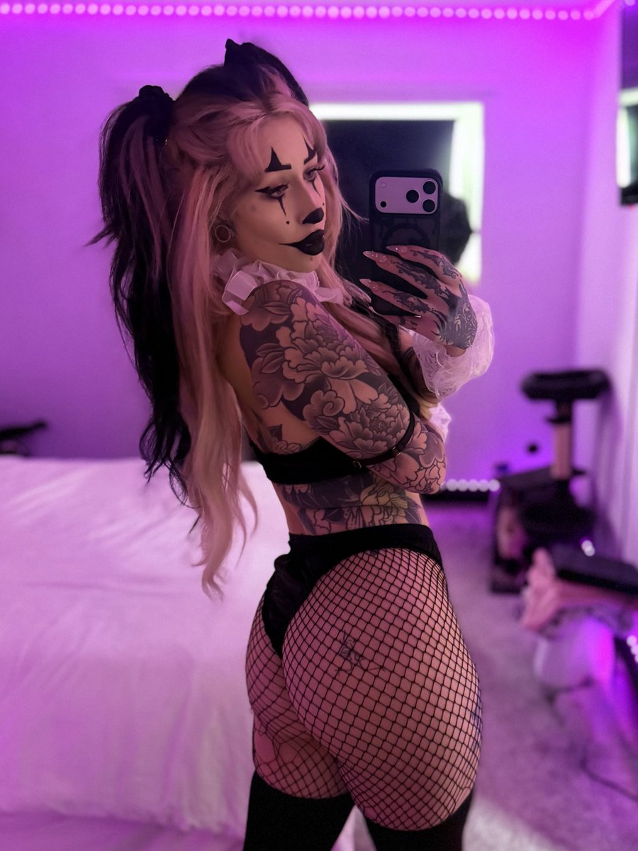 g00nbbyy's tweet photo. i wanna be a clown girl every day ^^ https://t.co/bg74ubnli5