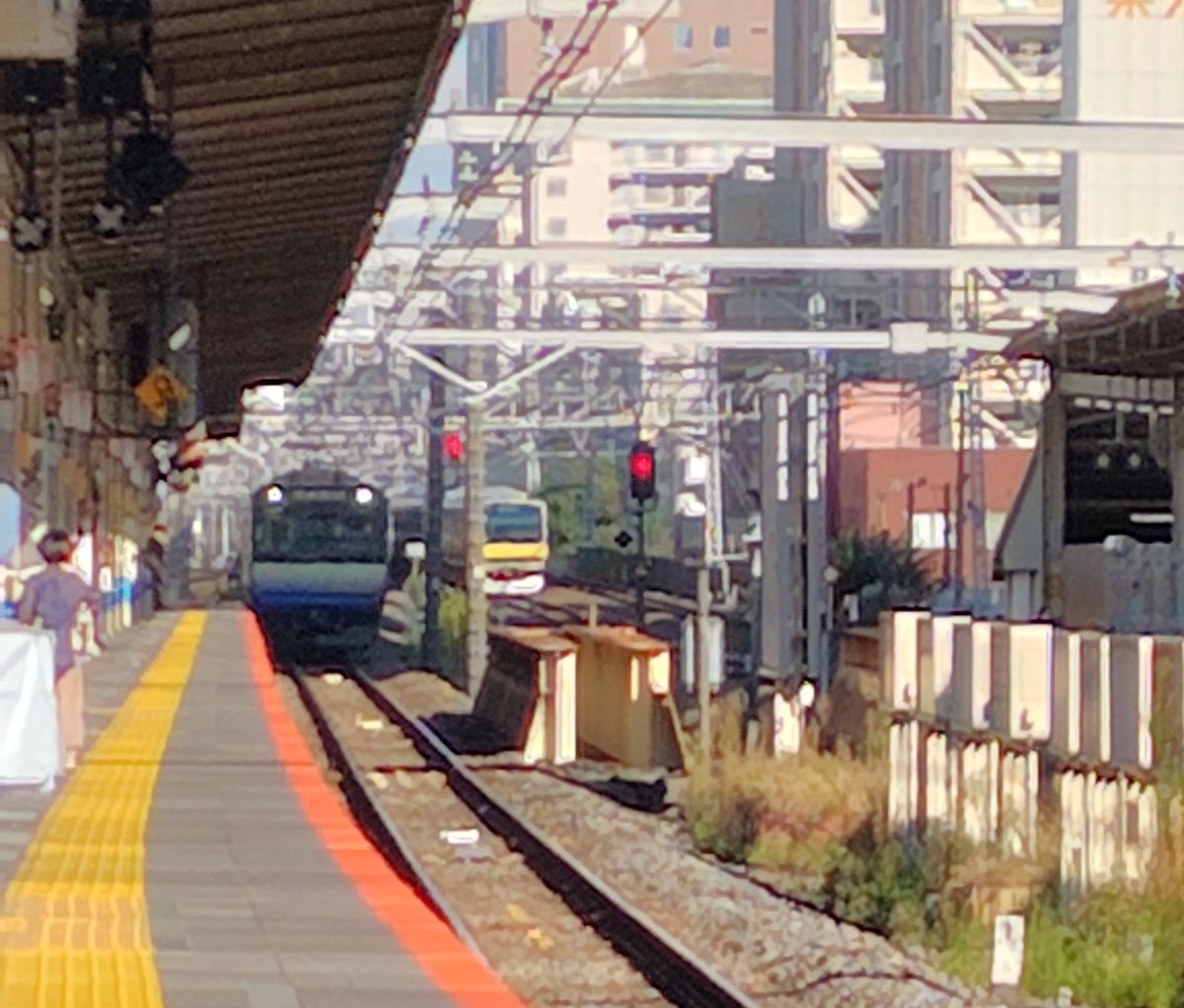 KYhAk4ppWN64634's tweet photo. 東京スカイツリー🗼に行った帰り、珍しく錦糸町駅など使って、普段見ない総武線（各駅停車）を見てみる。

スカイツリーからの景色ももいいですが、こちらの景色の方が私は好きです。

#錦糸町 #総武線 https://t.co/CwhAanyEZX