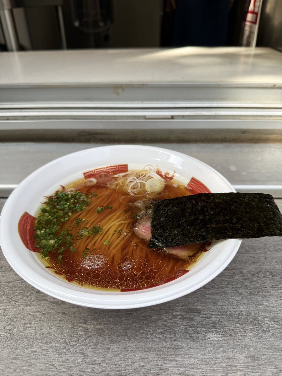 maicroha's tweet photo. Ramen FeeL @フードカルチャーフェスティバル世田谷区で1日限りの復活ラーメン食す。朝から予約の大行列、再集合の時も順番ゴタゴタがあったりでもやもやしましたが、渡邊さんの作った一杯がいただけて良かった。価格のことを考えなければ最高な一杯。甘くてコクのあるスープ完飲。3,400円也。 https://t.co/gDE8y0sNjk