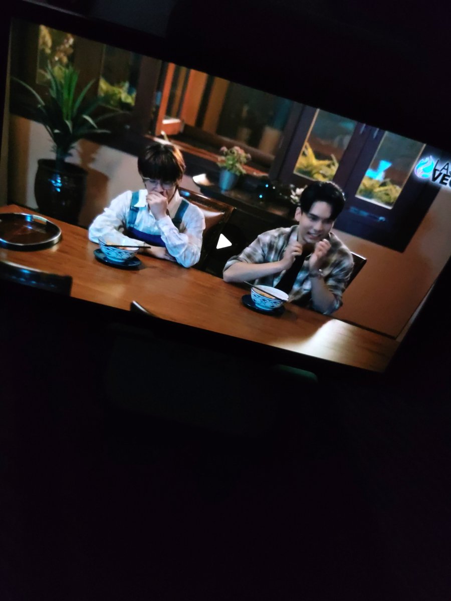 gogguo's tweet photo. Debería estar dormida en lugar de estar viendo your third https://t.co/qcRZ7D45p0