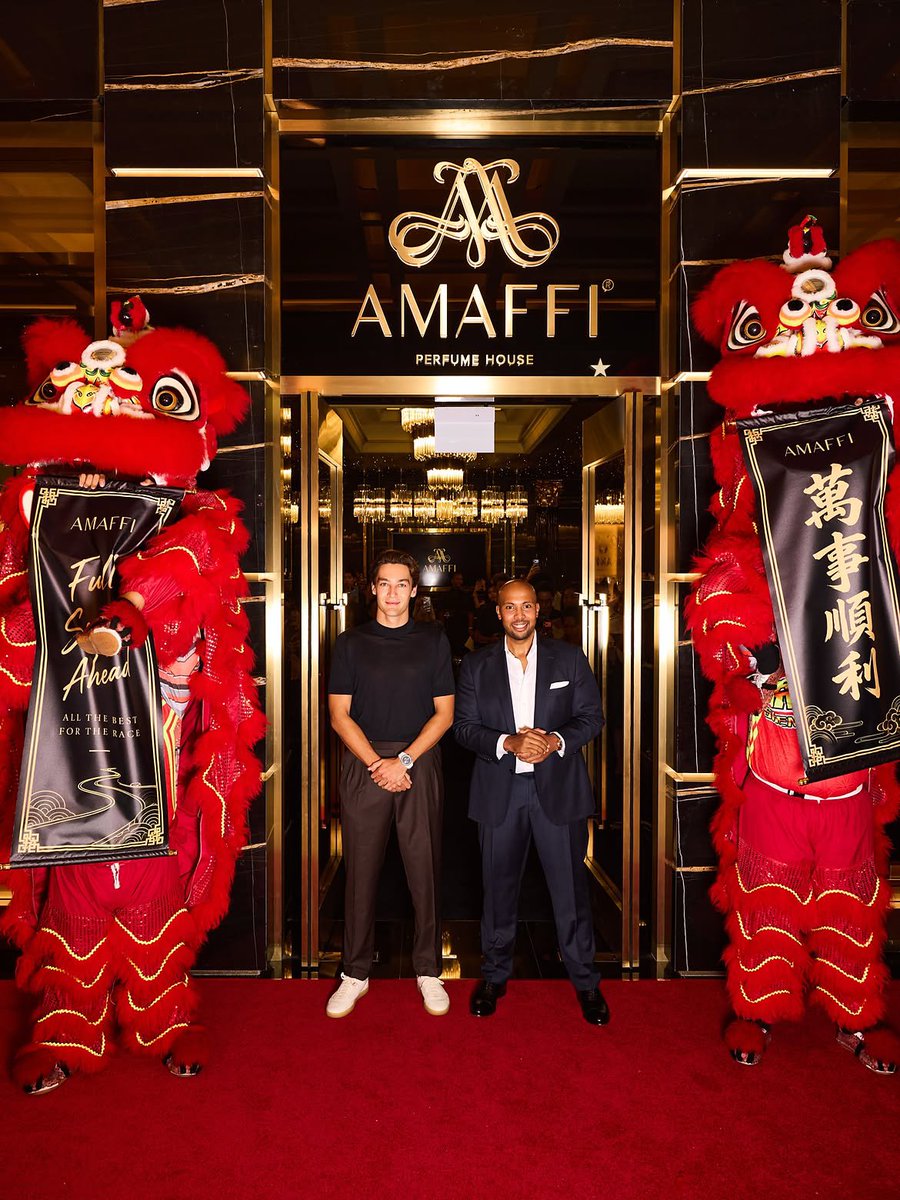 russyrax's tweet photo. George with AMAFFI! https://t.co/0fUfYtsrCC