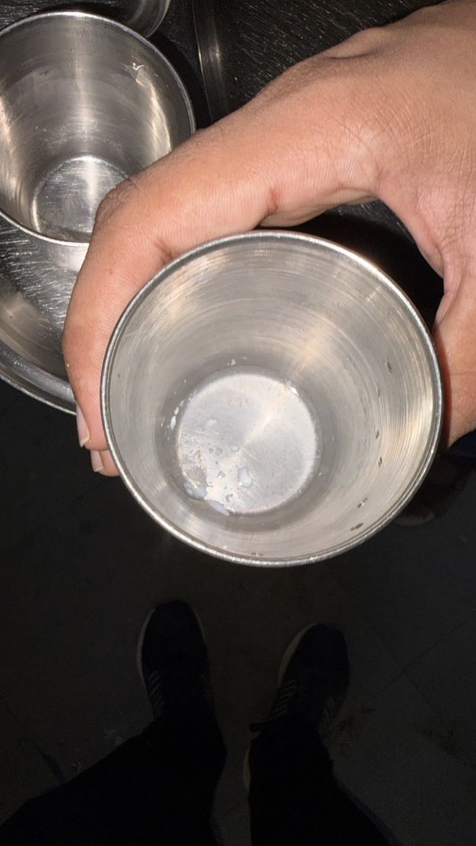 beast45854's tweet photo. Spider was found in dosa, bone was found in spoon section, curd was stick even after washed glasses.

Gems of NIT warangal, so called Tier 1 College.....being a pure veg student here sucks and there's Navratri going on...
How can a system be so careless😐.
@Tukaram_IndIAS look. https://t.co/riPOzt7QrG