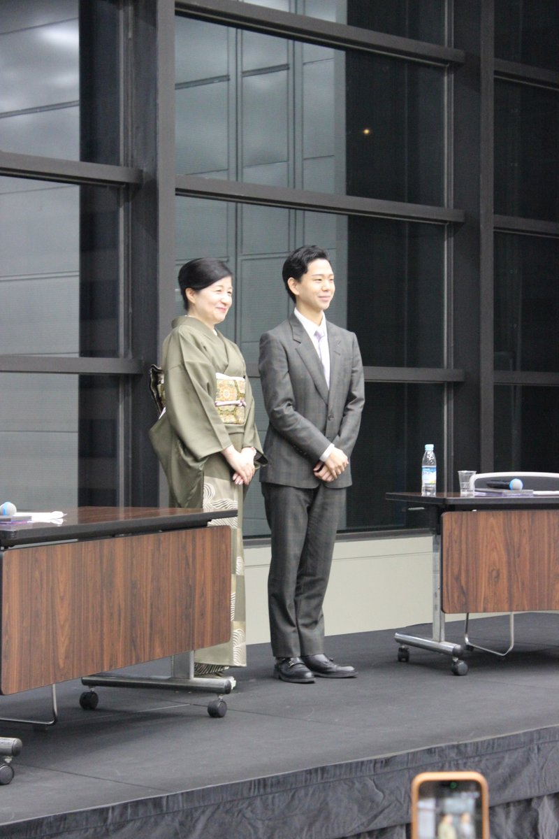 sakae_cc's tweet photo. 「中日文化センター芸談の会・尾上辰之助丈を迎えて」を開催。全国よりたくさんの方にお集まりいただきました。
若さの中にも確かな実力と風格が感じられ、芸に真摯に向き合っておられる姿勢が、お話の随所に表れているように思いました。辰之助丈、田中綾乃先生、本当にありがとうございました。 https://t.co/gJTRg5Mpqb